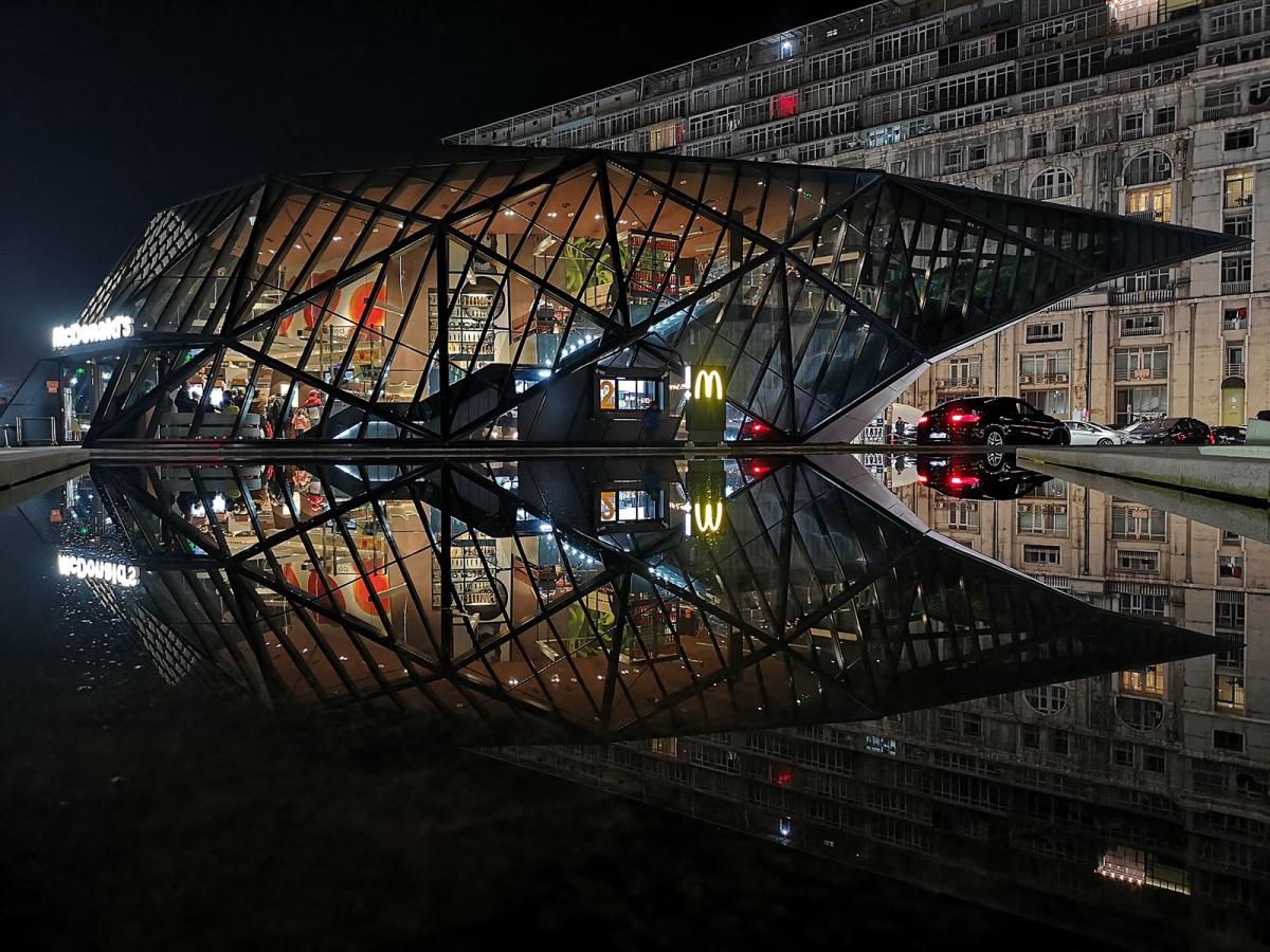 Что это за здание космической архитектуры?